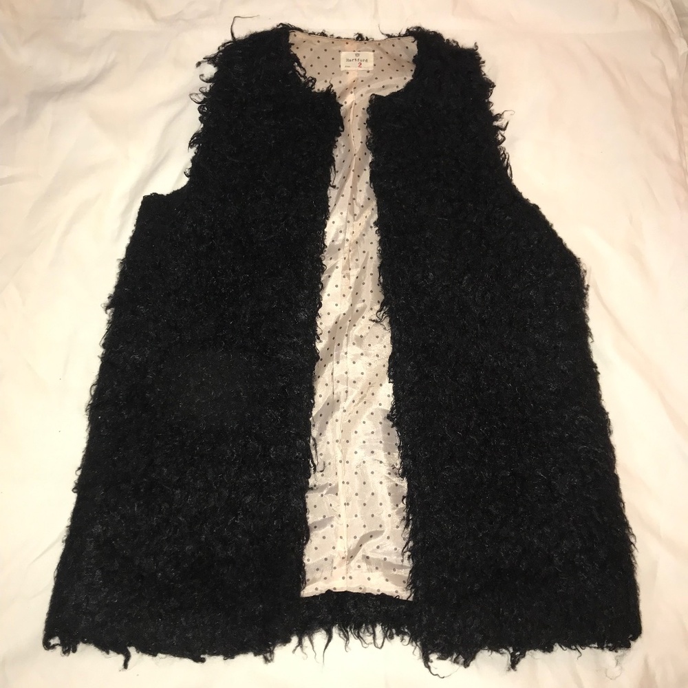 Black faux fur vest with ring clasps fits XS-M